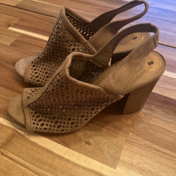 Madden Girl Rango Perforated‎ Slingback Sandals Sand, 8US - Picture 2 of 10